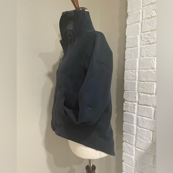 Women’s Nike Black Hi-Lo Zip-Up Jacket - Picture 3 of 6